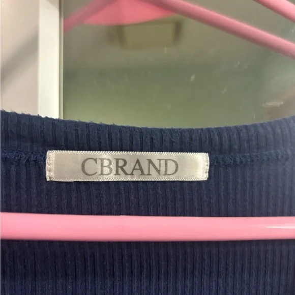 🌻Bundle 5/$10🌻
Cute-ladies size M 🌸
Brand-C-Brand 
93% Rayon 7% spandex - Picture 2 of 3